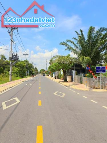 Kinh Khủng Khiếp, Bán Nhà Dt 201m2, ngang 6, Mặt Tiền, Quận 9, Giá chỉ 2.96ty
