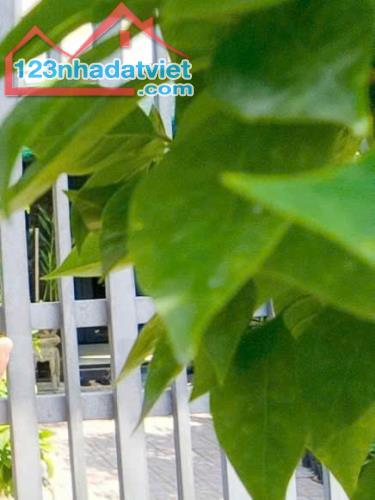 Kinh Khủng Khiếp, Bán Nhà Dt 201m2, ngang 6, Mặt Tiền, Quận 9, Giá chỉ 2.96ty - 2