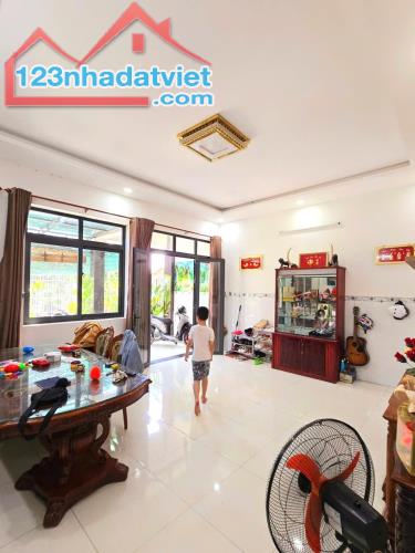 Kinh Khủng Khiếp, Bán Nhà Dt 201m2, ngang 6, Mặt Tiền, Quận 9, Giá chỉ 2.96ty - 3