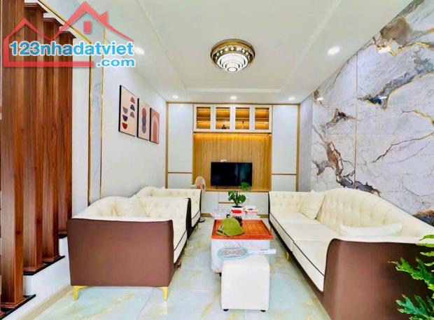 🔥 SỐC! CỰC HIẾM! 🔥 Nhà 4 Tầng Mặt Tiền 7.2M Đường Quang Trung - GIÁ CHỈ 4.8 TỶ! - 1