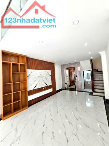 SIÊU PHẨM LONG BIÊN - 50 M² - LÔ GÓC - 6 TẦNG THANG MÁY - NHÀ MỚI - OTO 7 CHỖ THÔNG - 3 BƯ - 4