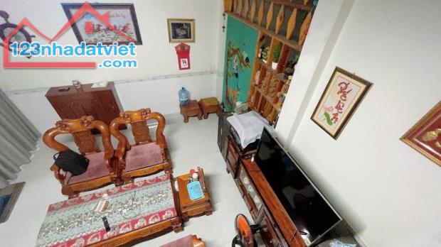 Bán nhà 3 tầng, 89m², 7.9 tỷ, Q.9, đường Đình Phong Phú - 1