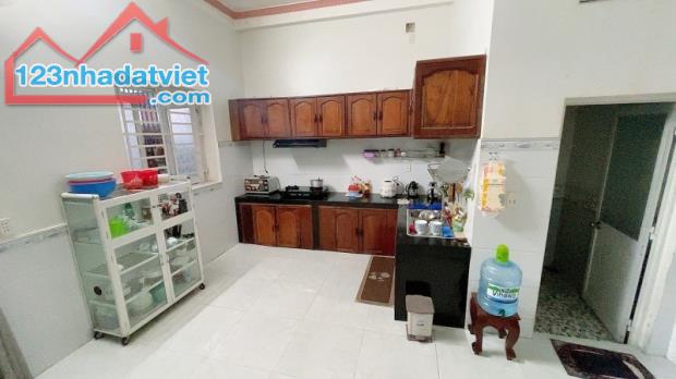 Bán nhà 3 tầng, 89m², 7.9 tỷ, Q.9, đường Đình Phong Phú - 2