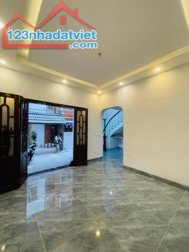 CỰC HIẾM PHỐ AN DƯƠNG VƯƠNG - Ô TÔ VÀO NHÀ - DIỆN TÍCH RỘNG - GIÁ BÁN KHÔNG CÓ CĂN THỨ 2 - 2