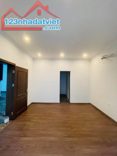 CỰC HIẾM PHỐ AN DƯƠNG VƯƠNG - Ô TÔ VÀO NHÀ - DIỆN TÍCH RỘNG - GIÁ BÁN KHÔNG CÓ CĂN THỨ 2 - 4