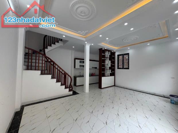 5.98 tỷ nhà lô góc Ngọc hồi, Thanh Trì, 62m2 xây 4 tầng , ô tô gần - 6 phòng khếp kín. - 1
