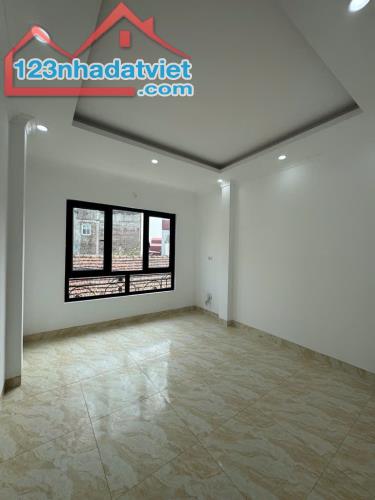 5.98 tỷ nhà lô góc Ngọc hồi, Thanh Trì, 62m2 xây 4 tầng , ô tô gần - 6 phòng khếp kín. - 2