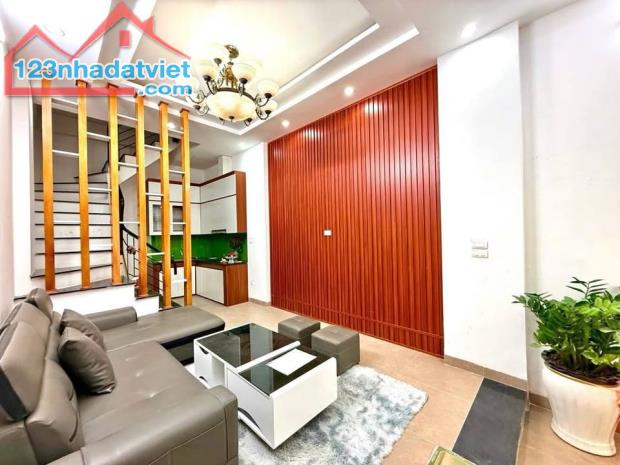 CẦN TIỀN GẤP EM BÁN CĂN NHÀ-35M-5 TẦNG-MẶT NGÕ KINH DOANH-CHÙA LÁNG-ĐỐNG ĐA
