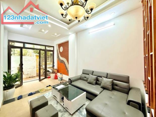 CẦN TIỀN GẤP EM BÁN CĂN NHÀ-35M-5 TẦNG-MẶT NGÕ KINH DOANH-CHÙA LÁNG-ĐỐNG ĐA - 1