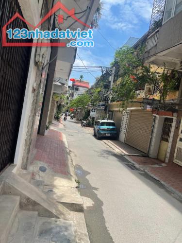 Bán nhà Phương Mai, 88m2, vỉa hè, ô tô tránh. View hồ cực đẹp