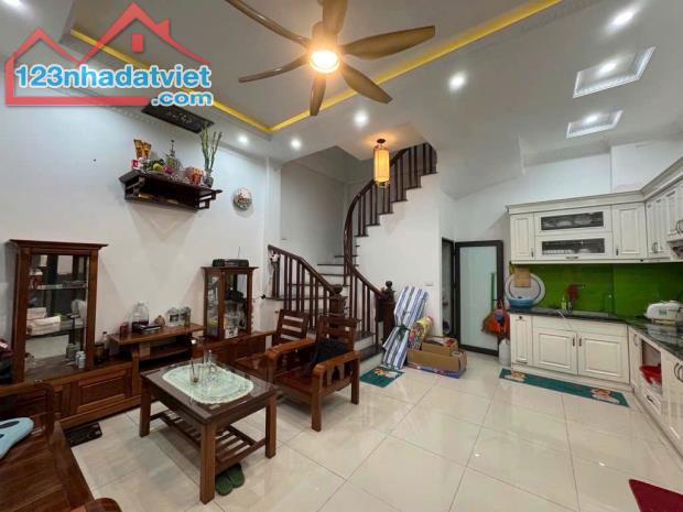 SIÊU RẺ BÁN NHÀ ÁI MỘ  -BỒ ĐỂ - 41M- 6TỶ75- NGÕ Ô TÔ - GẦN PHỐ -VỊ TRÍ HIẾM - 1