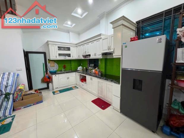 SIÊU RẺ BÁN NHÀ ÁI MỘ  -BỒ ĐỂ - 41M- 6TỶ75- NGÕ Ô TÔ - GẦN PHỐ -VỊ TRÍ HIẾM - 2