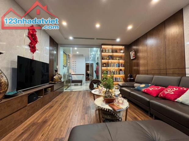 Nhà 2 mặt ngõ ô tô tránh, đẹp nhất phố Kim Đồng, HM, DT 60m2 x8T Thang máy, view hồ, KD