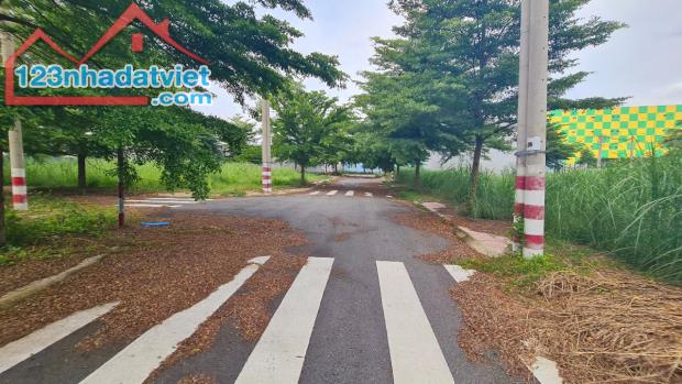 bán nền đất đường nhựa 70m2 giá 1 tỷ 650 triệu xã Đức Hòa Đông, Huyện Đức Hòa, Long An - 3