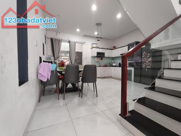 Ô tô tới nhà, Bán nhà hẻm 261 Đình Phong Phú Tăng Nhơn Phú B, 80m2, ngang 5m, chỉ 7 tỷ X