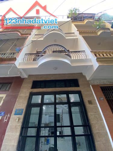 TRUNG KÍNH – MẶT PHỐ VIP – 5 TẦNG – Ô TÔ TRÁNH – VỈA HÈ RỘNG – CHỈ NHỈNH 14 TỶ!
