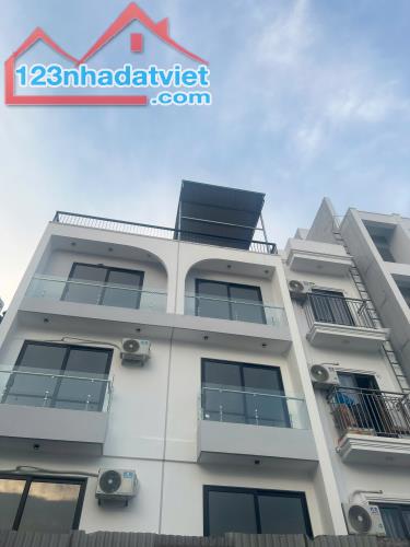 HƠN 5TỶ, NHÀ PHỐ VĂN HỘI GẦN HỌC VIỆN TÀI CHÍNH DT 32m x 5T