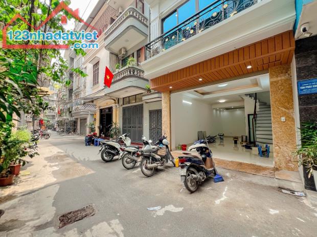 Bán nhà phố Lê Trọng Tấn 55m2, 5T thang máy, mặt tiền 4.7m Gara ô tô tránh cực đẹp