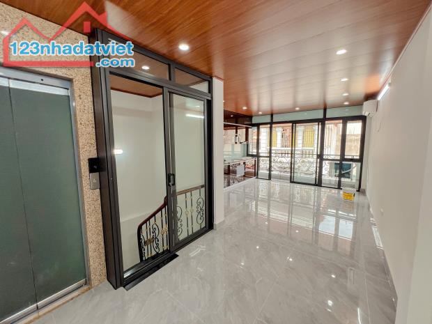 Bán nhà phố Lê Trọng Tấn 55m2, 5T thang máy, mặt tiền 4.7m Gara ô tô tránh cực đẹp - 1