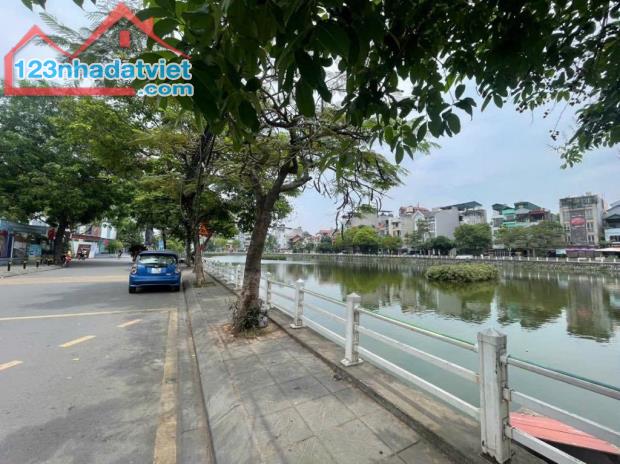 Bán nhà ngõ 135 phố Bồ Đề 60m, thang máy, ô tô vào nhà.