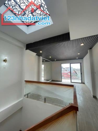 Bán nhà ngõ 135 phố Bồ Đề 60m, thang máy, ô tô vào nhà. - 3