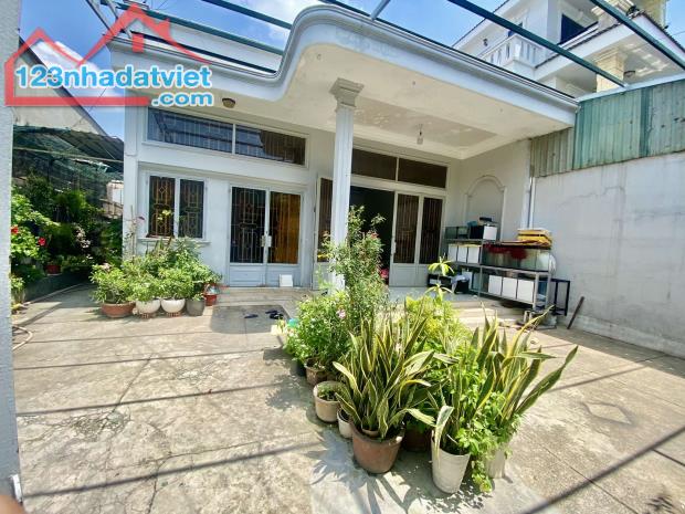 Bán Nhà Lê Thị Lơ ,220m2, ngang đẹp 10m, Hẻm xe hơi 5m, xe hơi ngủ trong nhà.