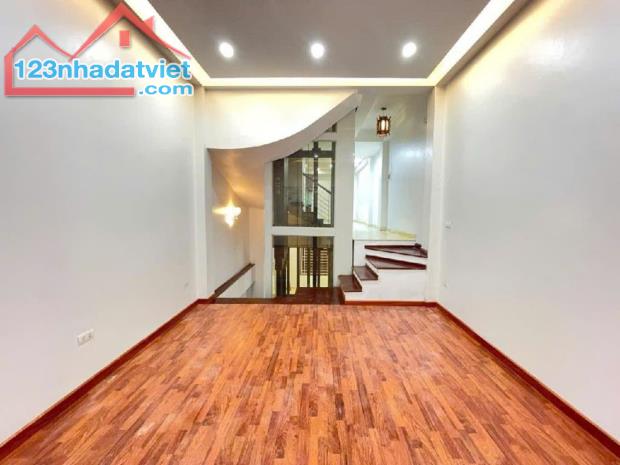 TRUNG TÂM HAI BÀ - HIẾM - NHÀ MỚI - THANG MÁY - DÂN XÂY - Ô TÔ ĐỖ GẦN - NGAY SÁT CÔNG VIÊN - 3