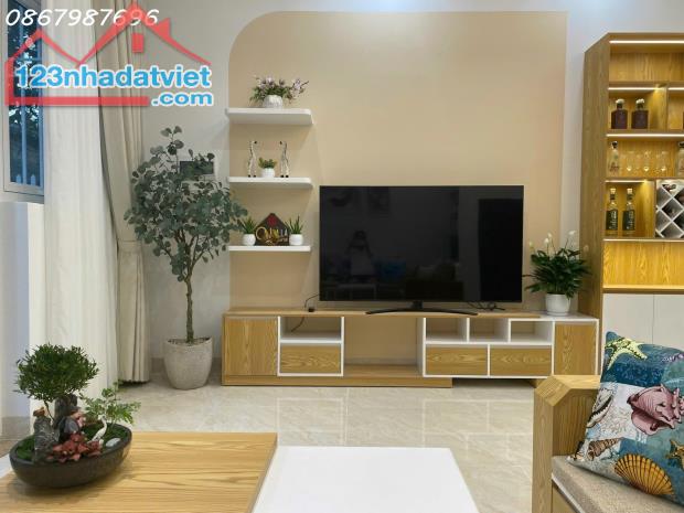 BÁN NHÀ GÓC 2 MẶT TIỀN ĐƯỜNG CHÍ LINH – PHƯỚC HÒA, NHA TRANG – NHÀ ĐẸP FULL NỘI THẤT