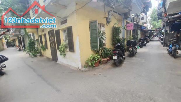 Bán đất tặng nhà C4 phố Tây Sơn - Đống Đa - DT80m2 - Sổ đẹp nở hậu - Giá bán 9,9 Tỷ