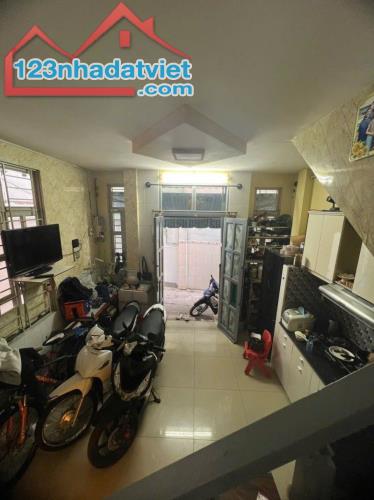 NGAY NGÃ TƯ PHÚ NHUẬN - NHÀ 4 TẦNG BTCT  - NGANG 4.5M - Chỉ 3.65 TỶ. - 2