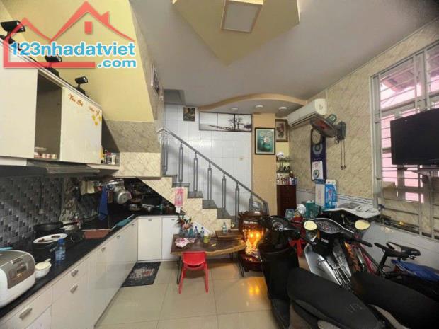 NGAY NGÃ TƯ PHÚ NHUẬN - NHÀ 4 TẦNG BTCT  - NGANG 4.5M - Chỉ 3.65 TỶ. - 3