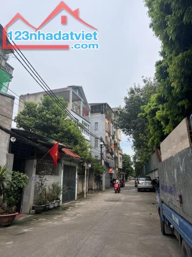 Bán đất 180m2, sổ đỏ chính chủ Nguyễn Khoái Thanh Trì Hoàng Mai mặt tiền 8m ô tô tải 5 tấn