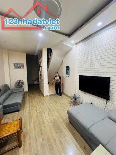 Bán Nhà Phố Trung Liệt trung tâm Đống Đa DT 33m2 x 5 tầng MT 4.1m Giá 8.99 Tỷ - 2