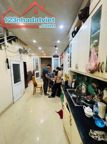 Bán Nhà Phố Trung Liệt trung tâm Đống Đa DT 33m2 x 5 tầng MT 4.1m Giá 8.99 Tỷ - 3