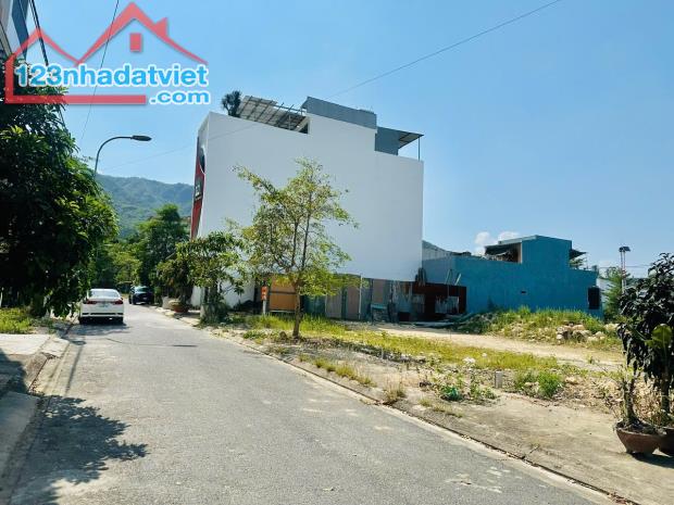 Bán lô TĐC Đất Lành đường 10m.