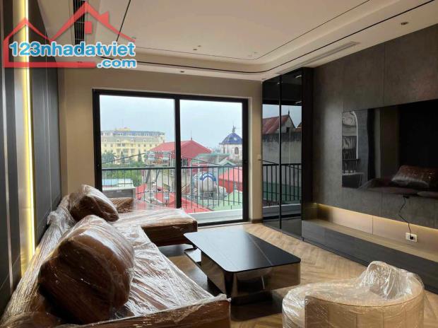 Nhà  đẹp , 40m,MT4m,  còn mới giá hơn 6 tỷ,ngõ rộng tại Ngọc Thuỵ