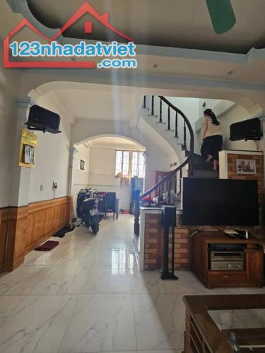 BÁN NHÀ 4 TẦNG BẰNG LIỆT CĂN GÓC, 3 THOÁNG, BA GÁC, 39M2, MT4.2M GIÁ 5.2 TỶ (CTL)