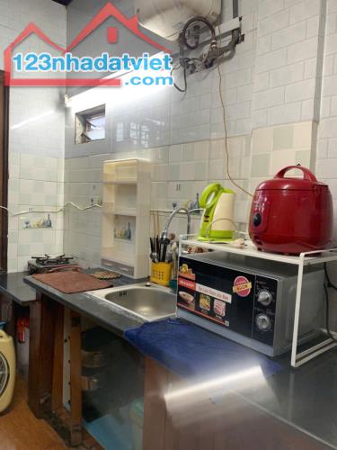 Chính chủ cần cho thuê nhà tầng 5 Địa chỉ: Nhà số 12, ngõ 15/24 đường Phương Mai Đống Đa - 2