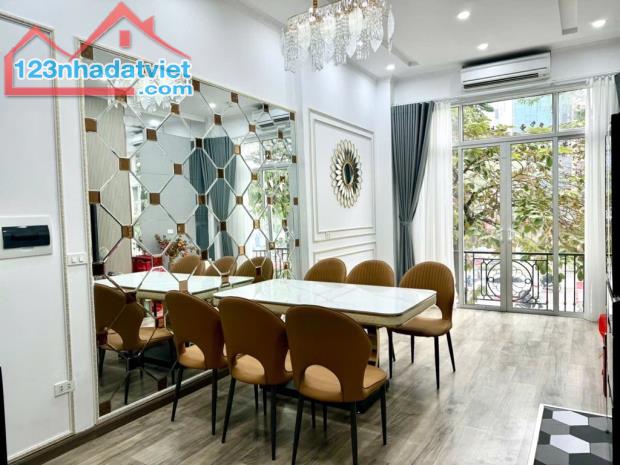 BÁN GẤP TÒA NHÀ VĂN PHÒNG SÁT HỒ HOÀN KIẾM DÒNG TIỀN 1.2 TỶ /N - 380 M2 -9 T - 600 TỶ - 2