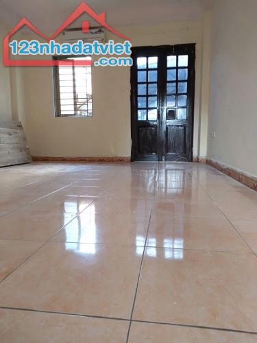 GIÁ RẺ - CHÍNH CHỦ CÒN DUY NHẤT 1 PHÒNG TẦNG 4 RỘNG 20M2 TẠI NGÕ 599 NGUYỄN TRÃI, HÀ