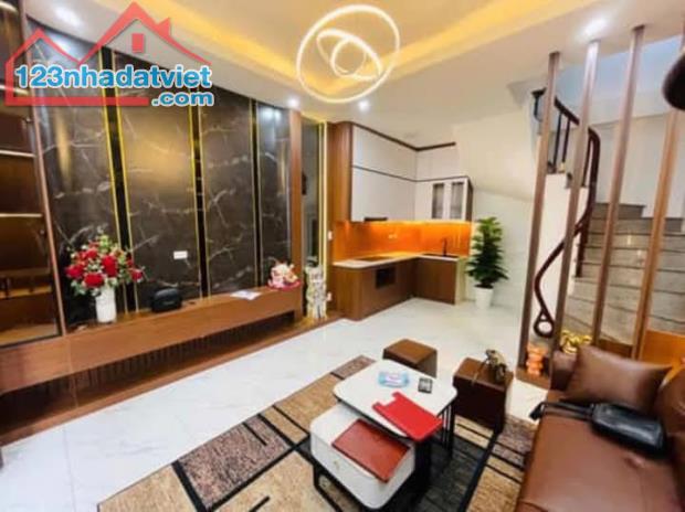 Nhà Đẹp Gần Đường Lĩnh Nam, Hoàng Mai 30m, 5 tầng, mt 4.6m, giá 5.8 tỷ. - 1