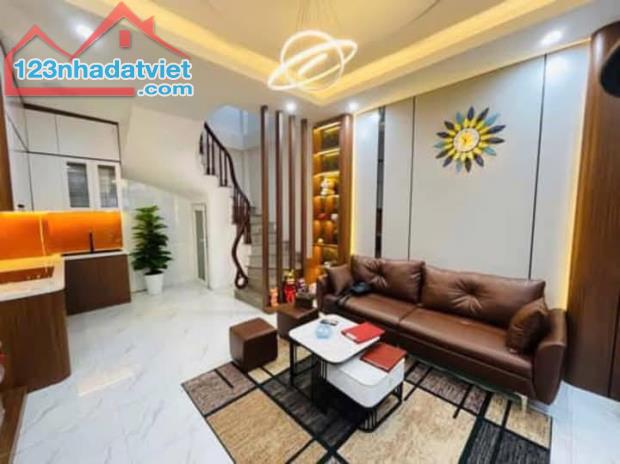 Nhà Đẹp Gần Đường Lĩnh Nam, Hoàng Mai 30m, 5 tầng, mt 4.6m, giá 5.8 tỷ. - 2