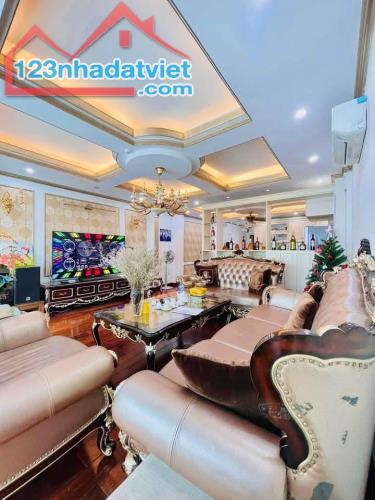 BÁN NHÀ PHÂN LÔ, 70M, MT 5M, VỈA HÈ, Ô TÔ TRÁNH, NỘI THẤT XỊN, Ở NGAY PHỐ TRUNG KÍNH TO.