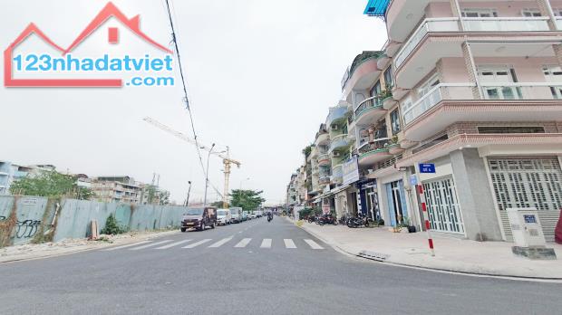 Bán nhà Tạ Quang Bửu, 35tr/ tháng, Phân lô, 250m2, chỉ 11 tỷ 2