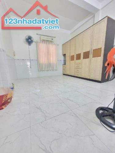 Bán nhà Tạ Quang Bửu, 35tr/ tháng, Phân lô, 250m2, chỉ 11 tỷ 2 - 2