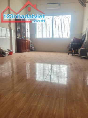 Bán nhà Tạ Quang Bửu, 35tr/ tháng, Phân lô, 250m2, chỉ 11 tỷ 2 - 3