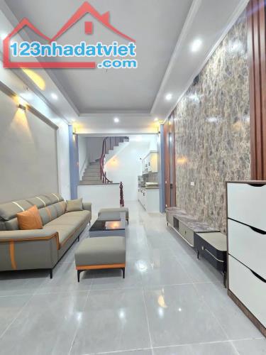Nhà Đẹp Gần Đường Ô Tô, Vĩnh Hưng, Hoàng Mai 30m, 5 tầng, mt 3.5m, giá 6.5 tỷ.