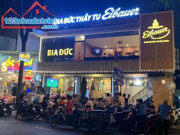 SANG QUÁN NHẬU BIA ĐỨC – HOẠT ĐỘNG 10 NĂM – MẶT TIỀN TRƯỜNG SA, QUẬN 3