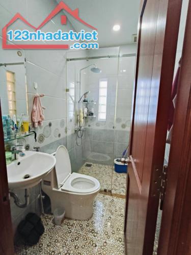 Bán gấp nhà đẹp ở ngay mặt tiền kinh doanh Hồ Thành Biên, xe hơi ngủ nhà, 72m2, 6T, SHR, - 4