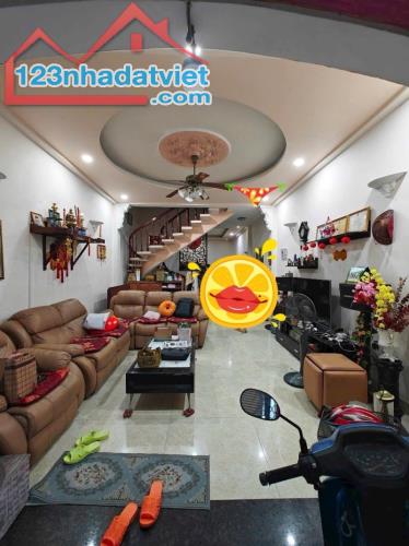 Bán nhà mặt phố Q.9, 77m², 7.4 tỷ, 3PN, sổ hồng